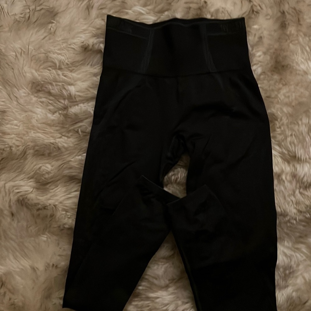 Small gym shark leggings black gym shark written on the waistband